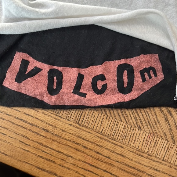 Volcom tank - Picture 2 of 4